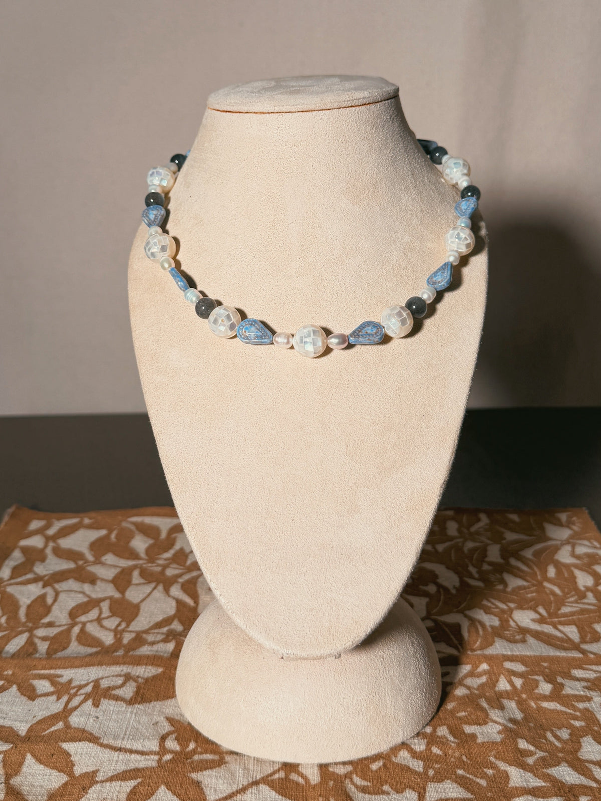 Blue water pearl inlay necklace