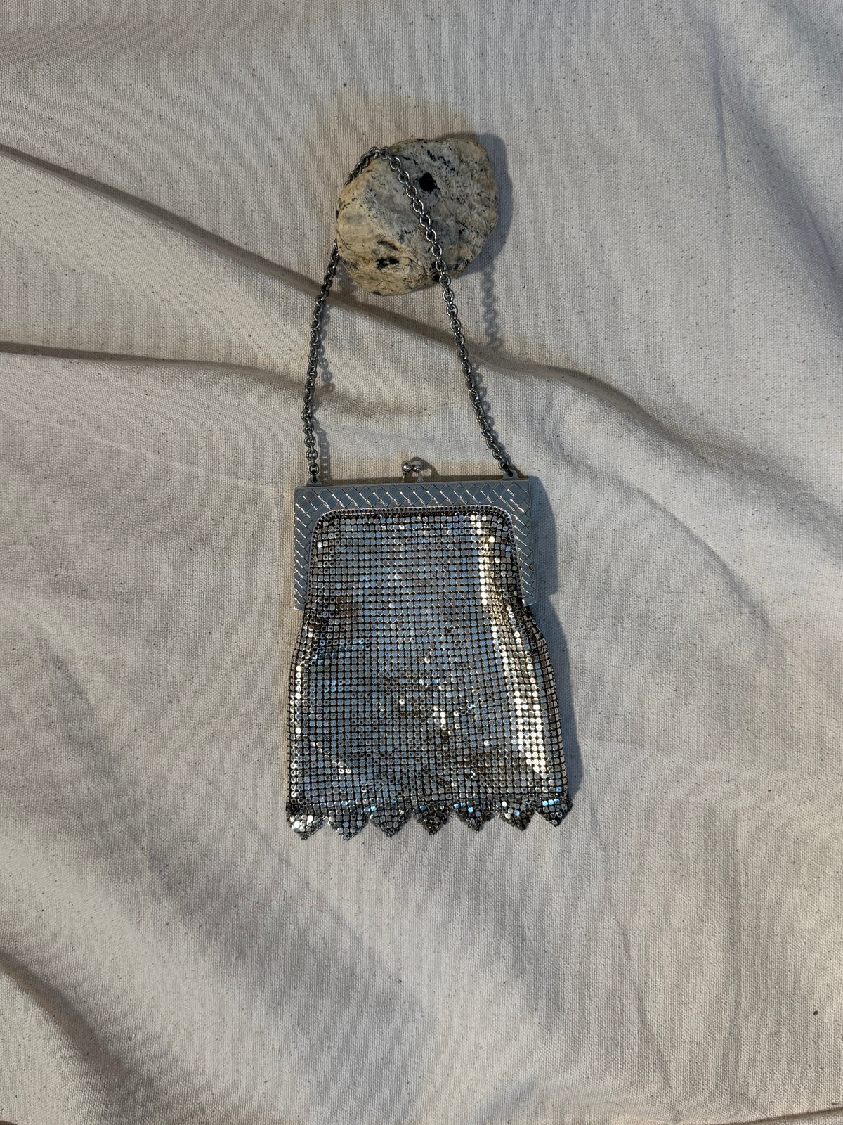 Vintage WHITING & DAVIS Small Silver Mesh Bag Short Chain Kiss Clasp